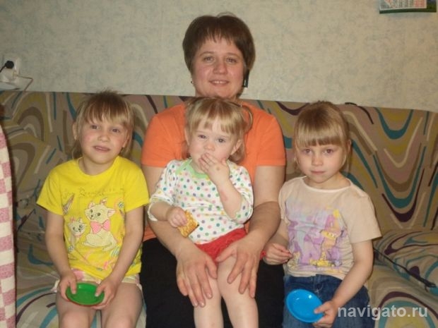«Снится сон: мама за руку возьмёт...»