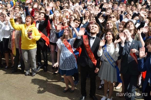 Прощаться со школьными годами фымышатам пришлось под дождем