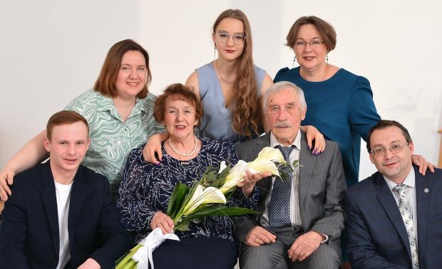 С золотой свадьбой!