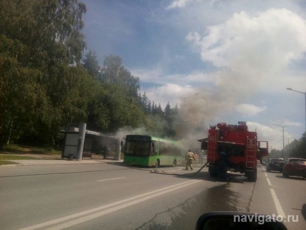 72-й автобус загорелся на ИЯФе