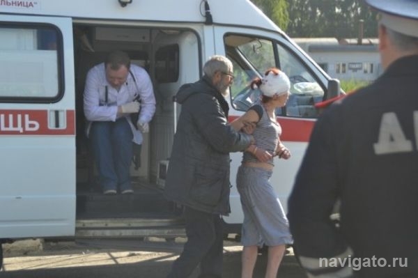 В Бердске женщина попала под машину под пешеходным мостом