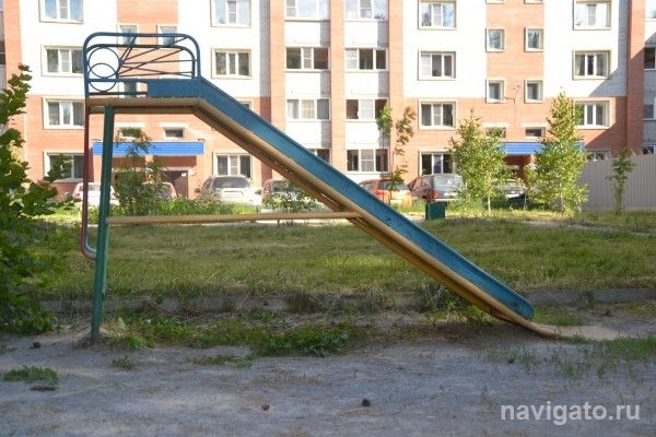 В Бердске горка рухнула на ребенка
