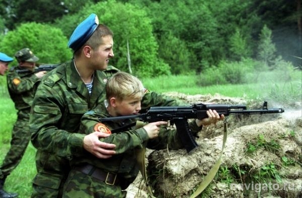 В НВВКУ прошла военно-спортивная игра для школьников