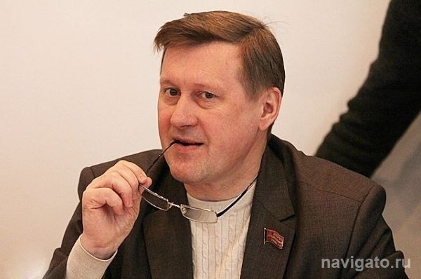Анатолий Локоть поздравил горожан с Днем учителя