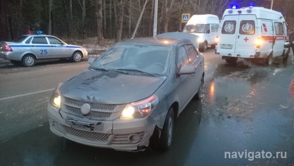 Водитель не смог затормозить на гололеде и сбил женщину