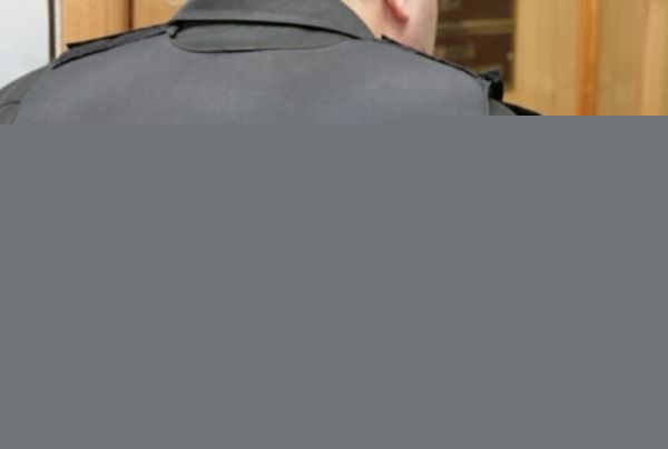 Неплательщик из Советского района пообещал спустить на приставов собаку