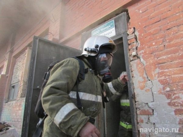 Пожар остановил работу цеха металлоизделий в Бердске