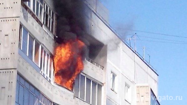 Брошенный окурок подпалил квартиру и пять лоджий