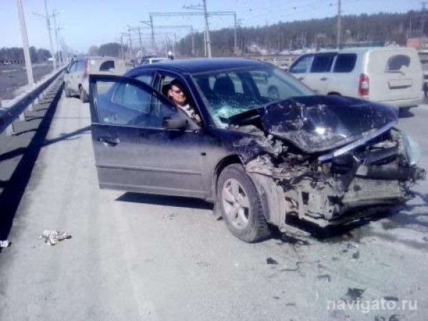Тройное ДТП с пострадавшими на мосту через Бердь