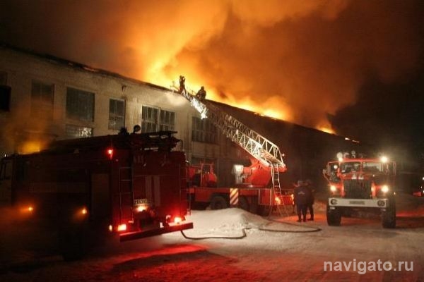 Пожар на фабрике туалетной бумаги в Бердске