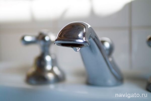 В Бердске ищут дыру в трубе с холодной водой