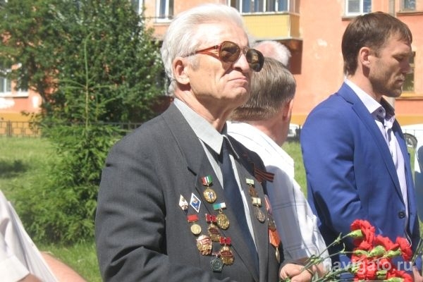 Траурный митинг у монумента «Алеша–сибиряк»