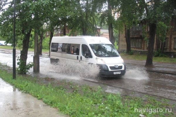Лужи на Российской уже напоминают пруды