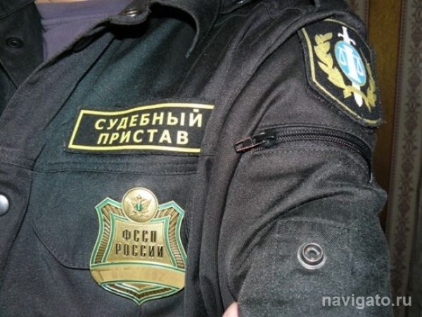 Бердские судебные приставы арестовали пожилой Мерседес