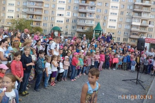 Справедливороссы устроили на Шлюзе ярмарку и детский праздник