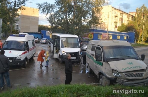 Инкассаторская машина врезалась в маршрутку в Бердске