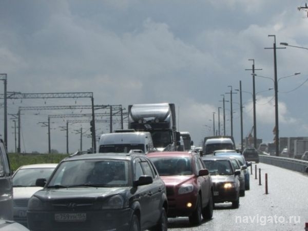 Гигантская пробка заблокировала проезд из Бердска в Новосибирск