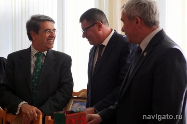 Посол Португалии посетил НГУ