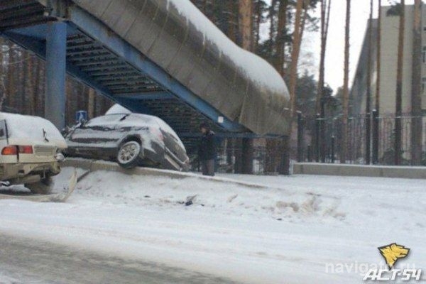 Авария у клиники НИИПК