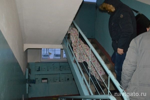 В Бердске в подъезде нашли повешенного мужчину