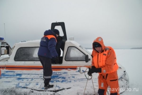 Рыбакам, замерзающим ночью на льду, помогли спасатели Бердска