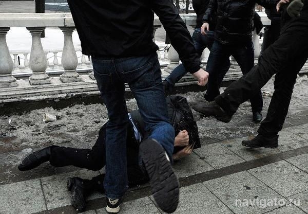 Избитый на Шлюзе мужчина скончался в больнице