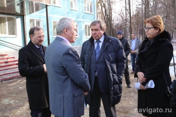 Губернатор посетил отремонтированное общежитие НГУ