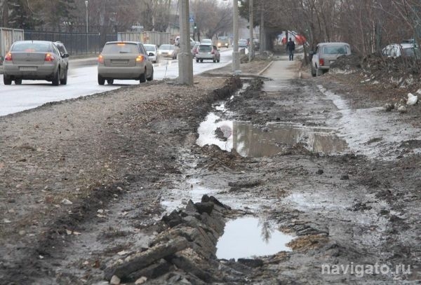 На Кутателадзе вместе со снегом счистили асфальт 