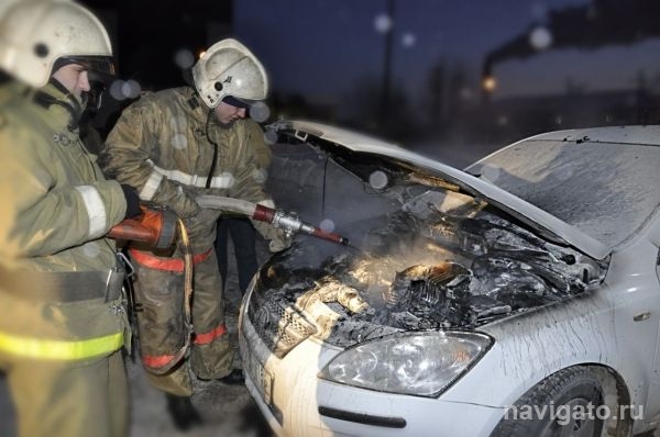 На Русской загорелся автомобиль