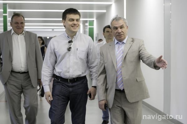 В НГУ Котюкову показали скелет носорога