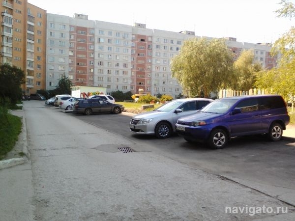 На Демакова, 1 появилась новая парковка