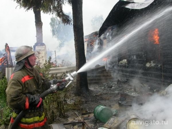 На ОбьГЭС сгорели дом и баня
