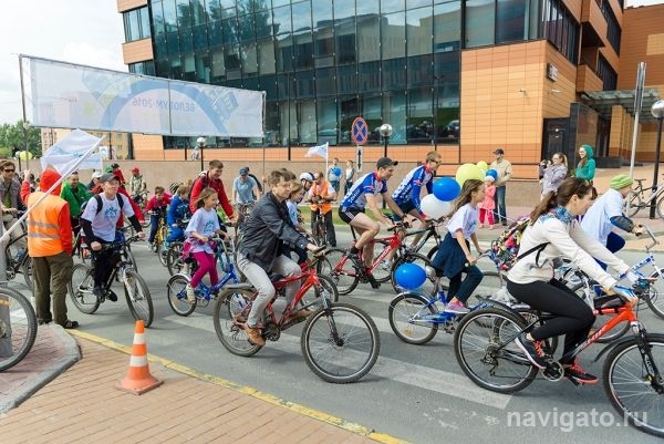 Пять сотен велосипедистов прокатились под музыку по Академгородку