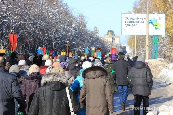 Жители района помолились на ступеньках 
