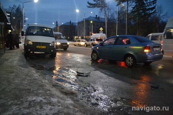 В Бердске Шевроле протаранил пассажирскую ГАЗель
