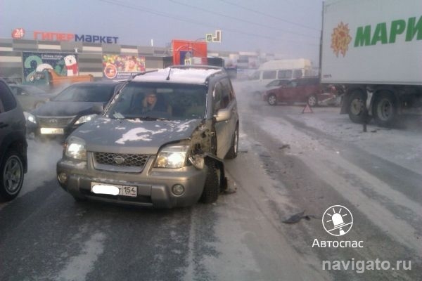 Водитель Ниссана пострадала в аварии на Бердском шоссе