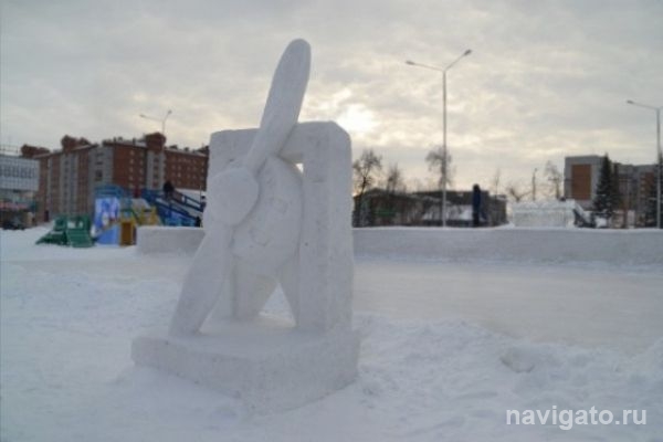 Вандалы уничтожили пропеллер в снежном городке Бердска