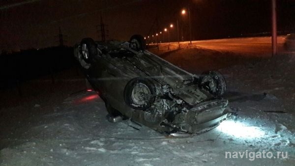 «Хонда» влетела в столб на дамбе ГЭС и легла на крышу