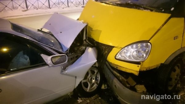Пять человек пострадали в ДТП с пассажирским микроавтобусом в Бердске 