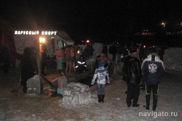 Больше 3 тысяч человек окунулись ночью в прорубь на ОбьГЭС