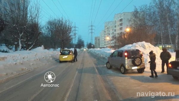 Сугроб и глубокая колея спровоцировали аварию в Академгородке