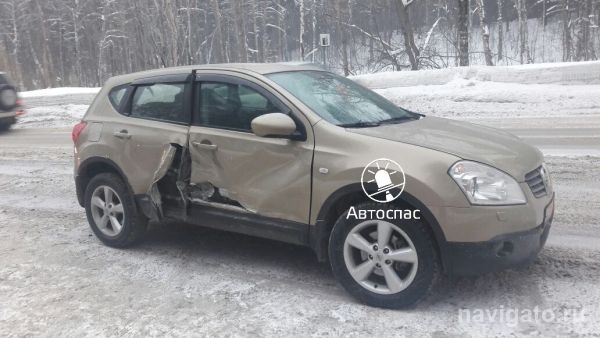 Ниссан был серьезно поврежден после аварии на Балтийской
