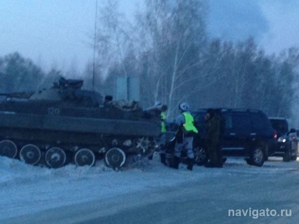 «Тойота Лэнд Крузер» разбилась о БМП под Академгородком