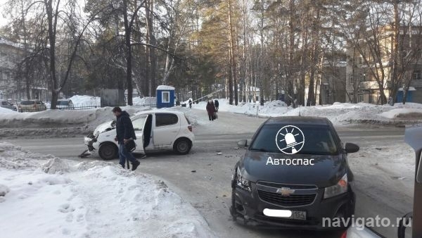 Витц пострадал от столкновения с Шевроле на Пирогова
