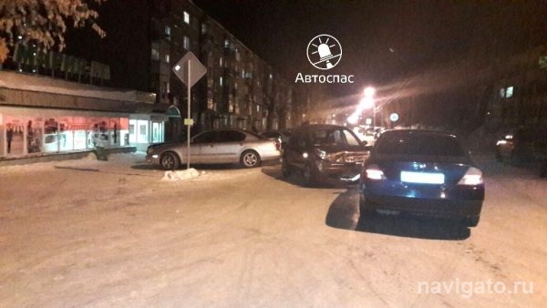 На ОбьГЭС столкнулись три Ниссана