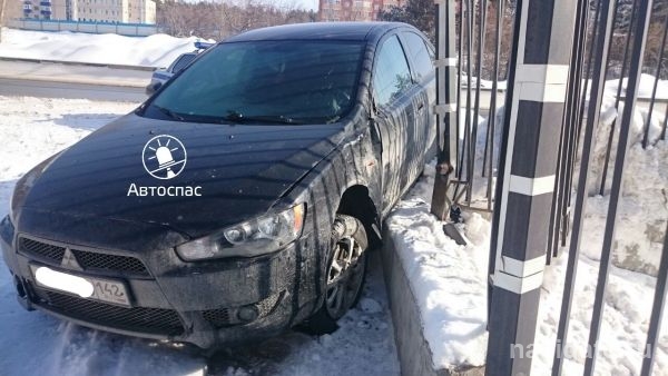 Забор клиники Мешалкина вновь атакован
