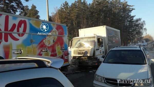 Утренняя авария на Русской собрала пробку до дамбы ГЭС