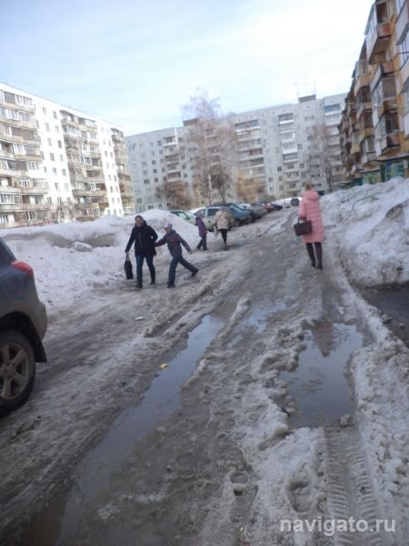 Внутриквартальную дорогу не чистят из-за долга жильцов