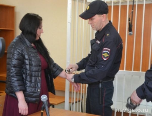 Из зала суда за решетку отправили бухгалтера мэрии Бердска