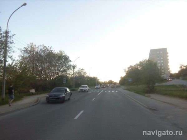 В Нижней Ельцовке иномарка сбила мужчину на переходе